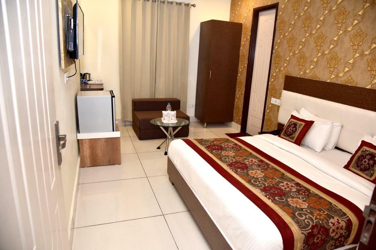 Hotel Oscar อัมริตสา ภายนอก รูปภาพ