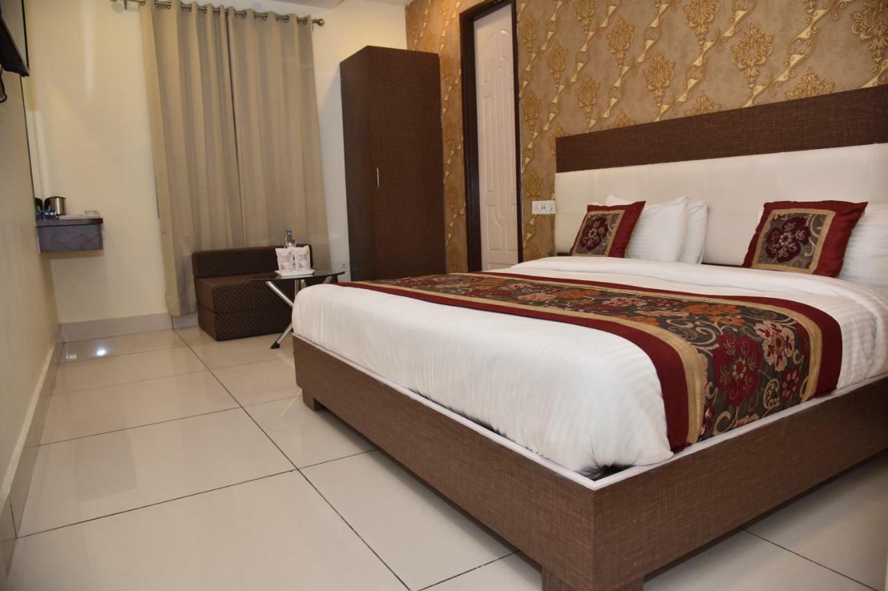 Hotel Oscar อัมริตสา ภายนอก รูปภาพ