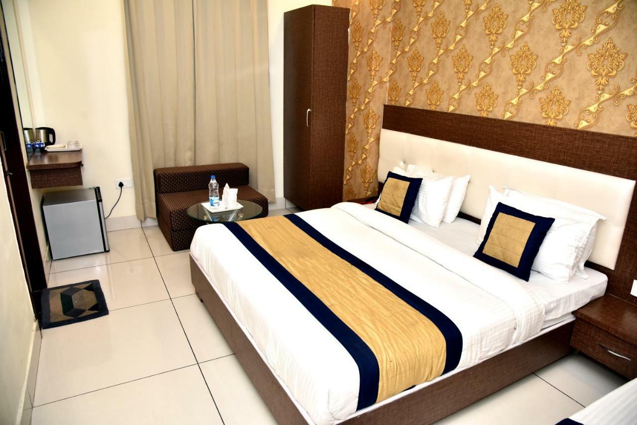 Hotel Oscar อัมริตสา ภายนอก รูปภาพ