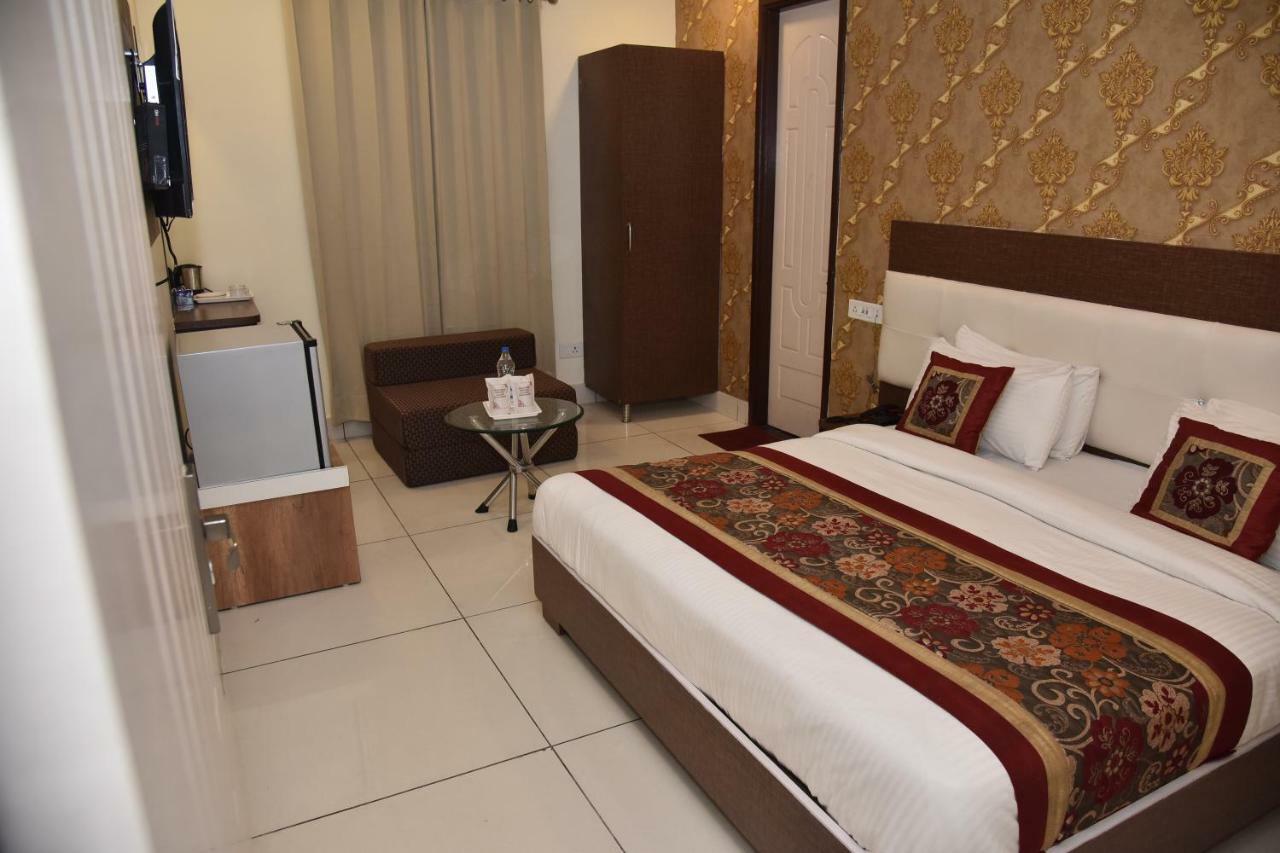 Hotel Oscar อัมริตสา ภายนอก รูปภาพ
